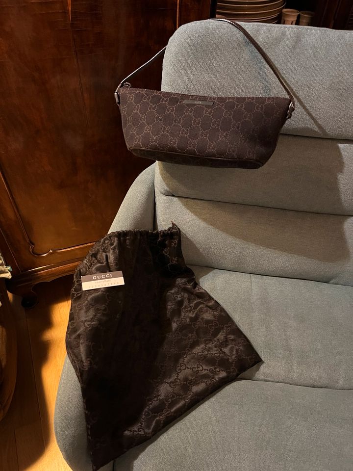 Gucci  Boat Pochette in Delingsdorf