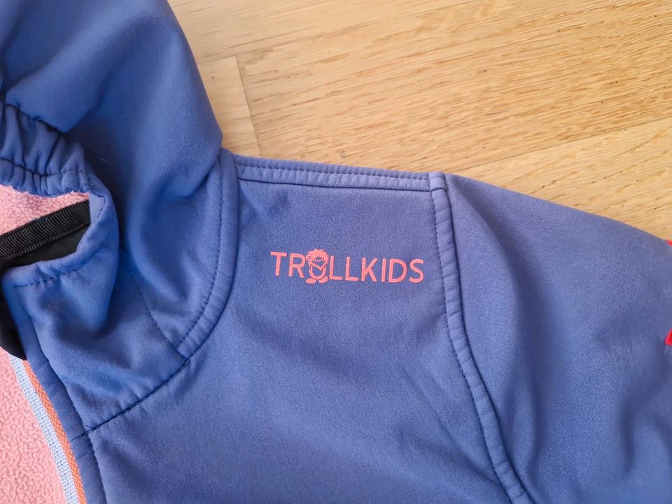 Trollkids Softshelljacke Trollfjord Größe 128, Dunkellila/Rose in Köln