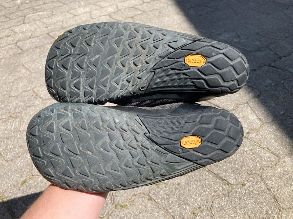 40 40,5 Merrell Vapor Glove Barfußschuhe grau leichte Mängel in Alling