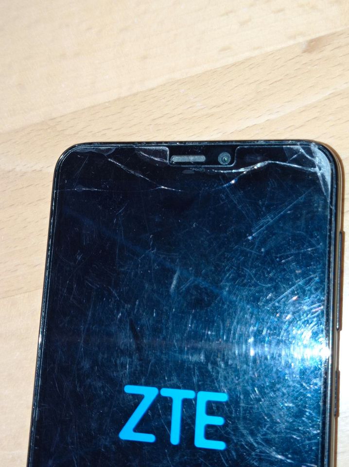 ZTE Blade A530 Handy; Smartphone mit Hülle + 4 Schutzfolien in Ebhausen