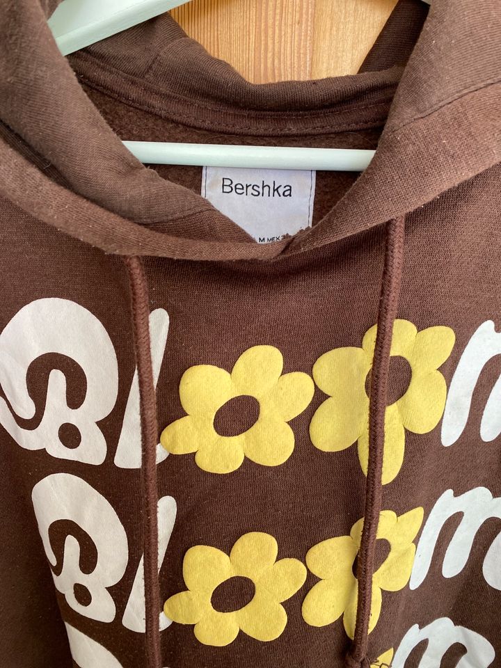 Sweatshirt Kapuzenpullover Bershka braun Größe M in Wetzlar