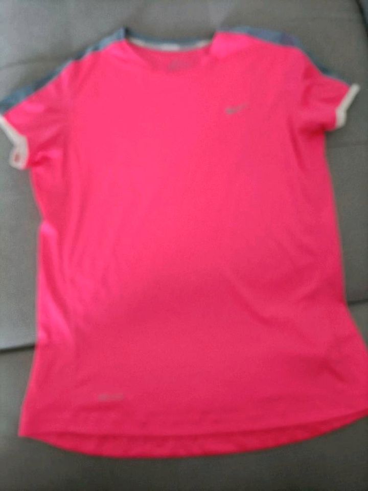 Nike Shirts XL 13 -15 Jahre je Shirt 12 € in Berlin