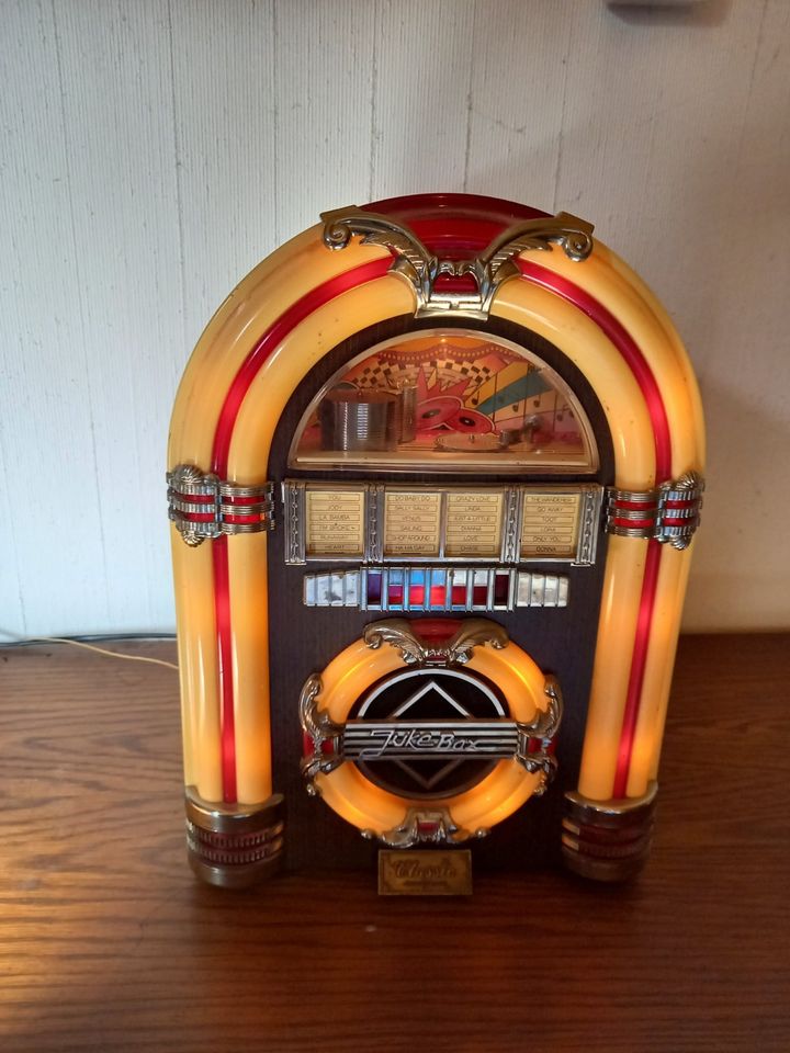 Vintage Wurlitzer Jukebox mit Radio und Tapedeck in Kiel