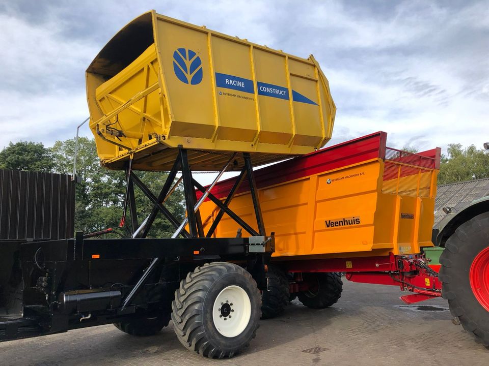 New Holland FX 60 Racine Bunkerhäcksler in Uelsen