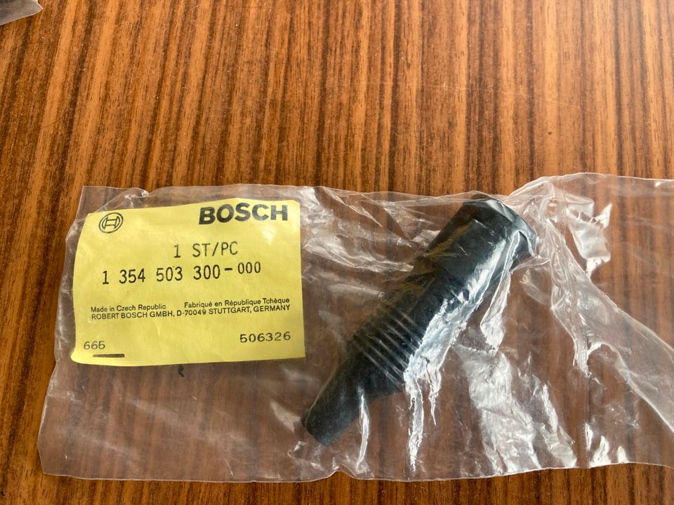 Zündkerzenstecker Zündverteilerstecker Bosch 1354503300 neu NOS in Euskirchen