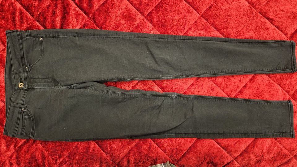 Damen Jugend Mädchen Jeans Hose H&M DIVIDED Gr.36 in Küstriner Vorland