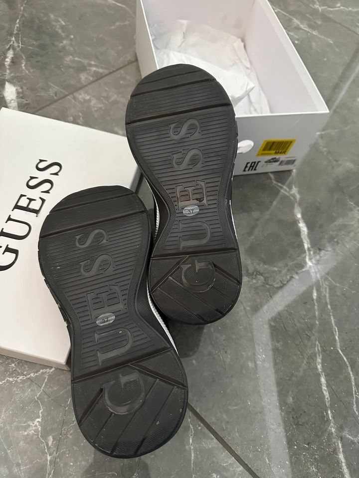 Guess Sneaker | Gr. 37 | neuwertig in Limburg