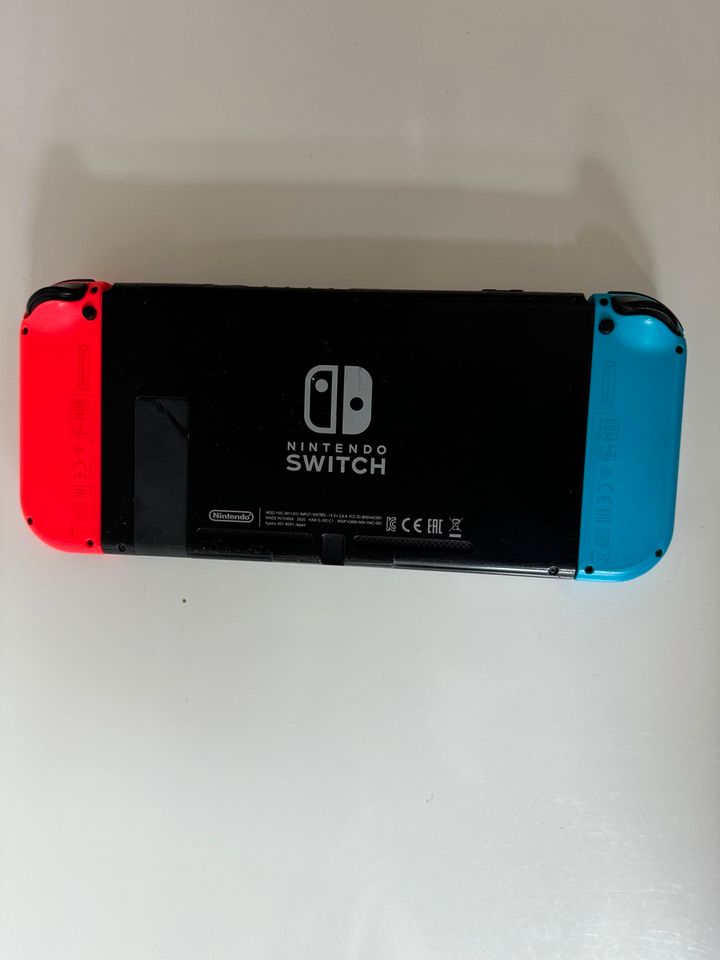 Nintendo Switch Konsole mit 2 Spielen in Alsdorf