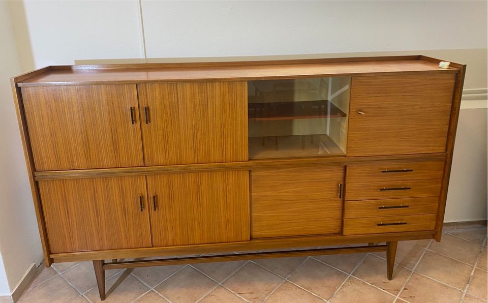 MIDCENTURY/Teak/Highboard/Wohnzimmerschrank/Vitrine/danis/vintage in Berlin