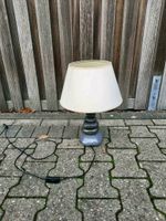 1 Lampe mit grauem Fuß, 1 Lampe mit Glasfuß Nordrhein-Westfalen - Kaarst Vorschau