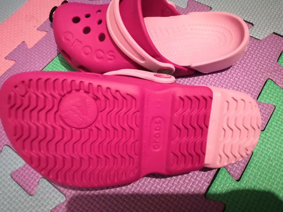 Mädchen Crocs Sandale, Mädchen Crocs Schuhe, Mädchen Sandale in Düsseldorf