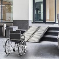 Rollstuhl Auffahrrampe Rampe Stuhl   Aluminium Klappbar  120cm Hessen - Hainburg Vorschau
