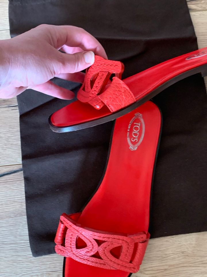 Tod‘s Ledersandalen in rot original Größe 39,5 in Königswinter