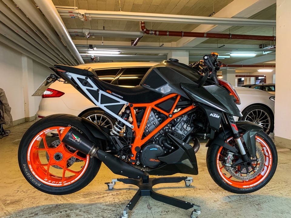 KTM 1290 Super Duke R 2017 2h. Um/Unfall frei / Scheckheft in Leipzig