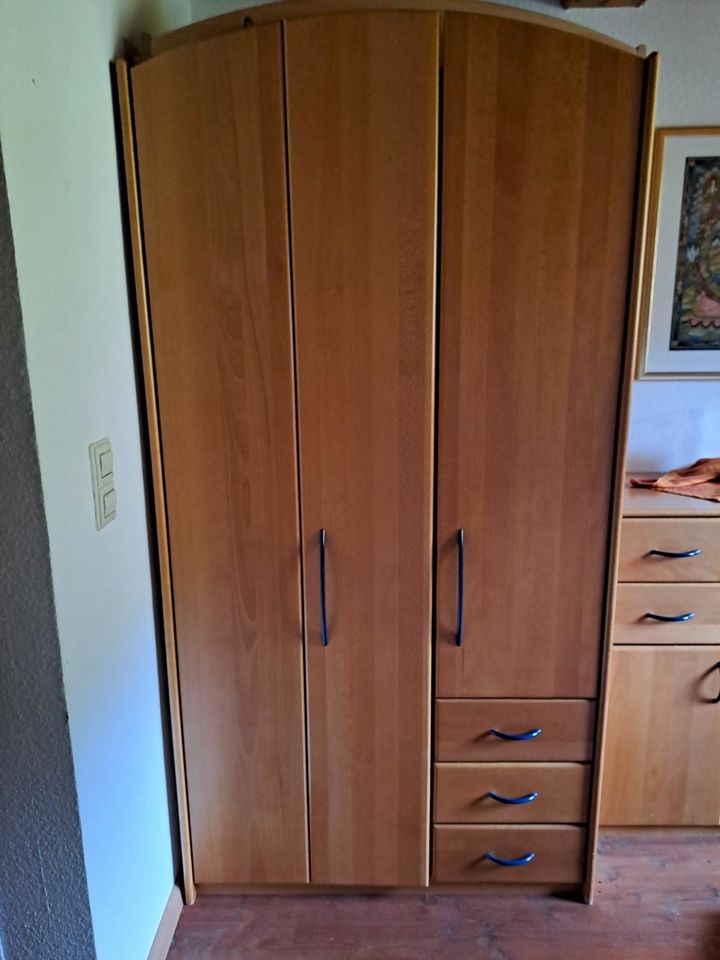 Kleiderschrank mit Kommode und Wickelaufsatz in Lauf