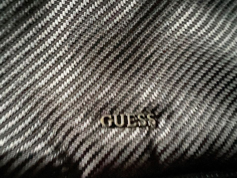 Tasche von Guess,  Business-Tasche, Damentasche, Herrentasche in Düsseldorf