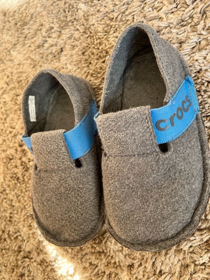 Crocs Classic Slipper, Hausschuhe Gr. 25/26 in Lohfelden