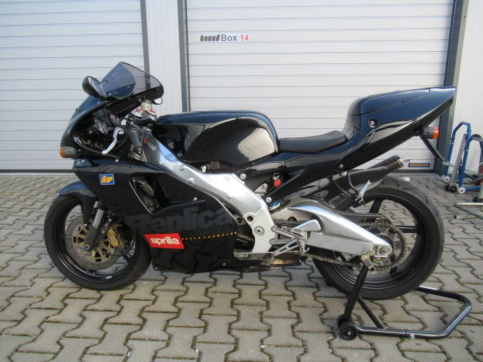 Aprilia RS 250 org. 11,3Tkm schwarz im Originalzustand in Rosbach (v d Höhe)