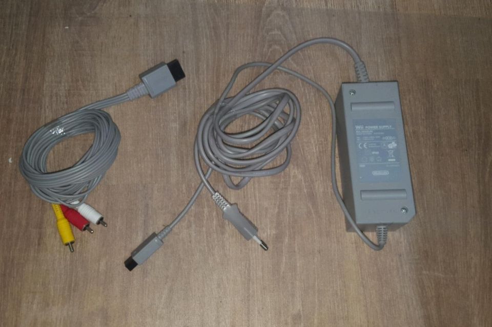 Nintendo Original Wii Stromkabel Netzteil AV TV Kabel in Hanau