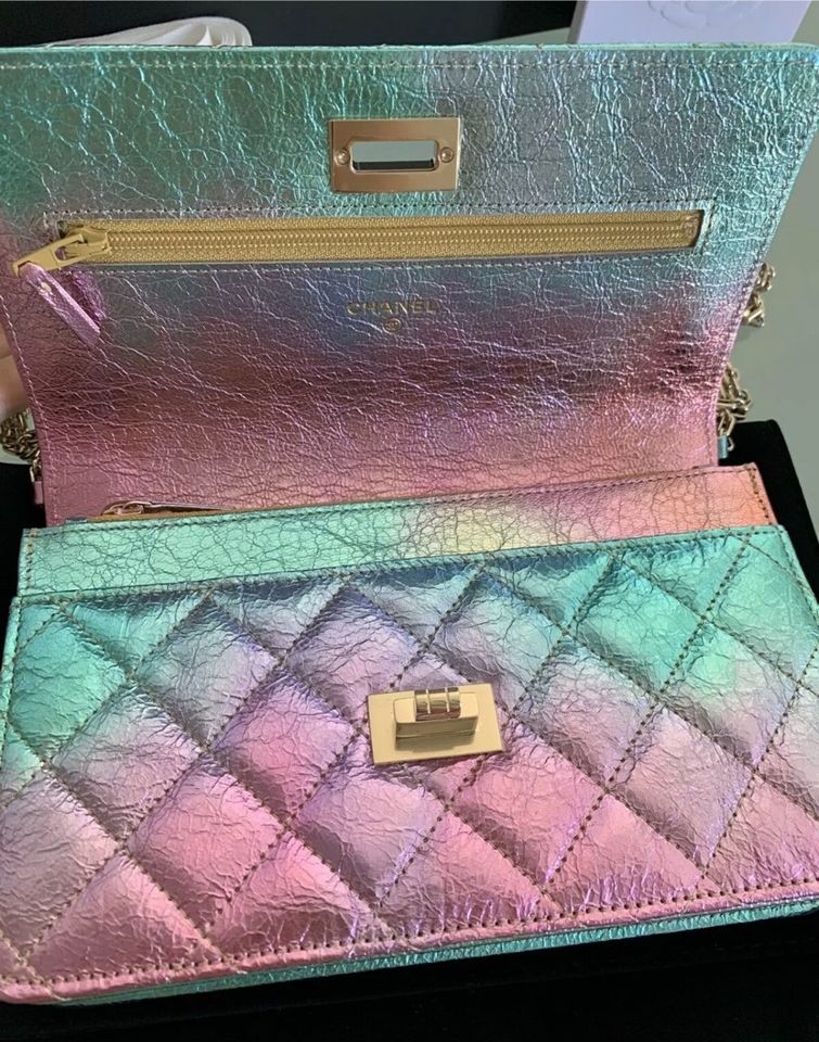 Chanel Woc - NEU - Reissue Unicorn Rainbow Tasche Wallet On Chain in Dingolfing