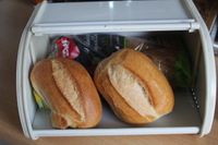Broitkasten,Brotbox, weiß, Metall mit Schiebedeckel Niedersachsen - Vechelde Vorschau