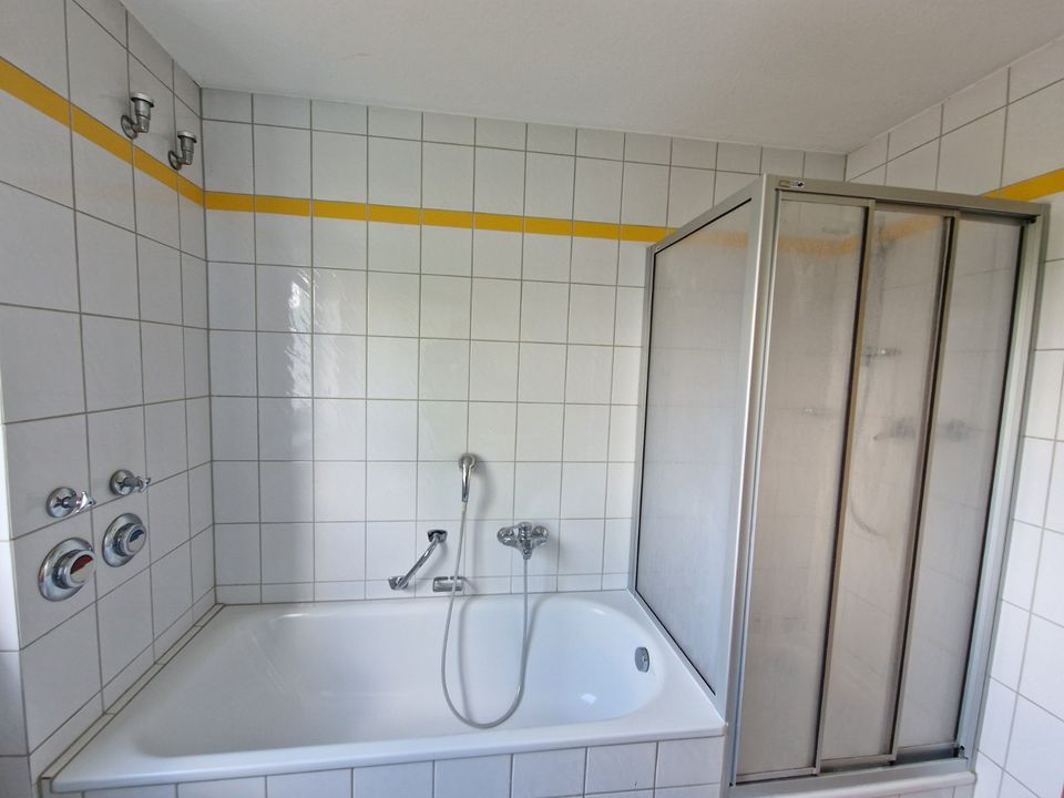 *SOFORT VERFÜGBAR* Frisch renovierte 3-Zimmer DG-Wohnung + Balkon in Brachttal