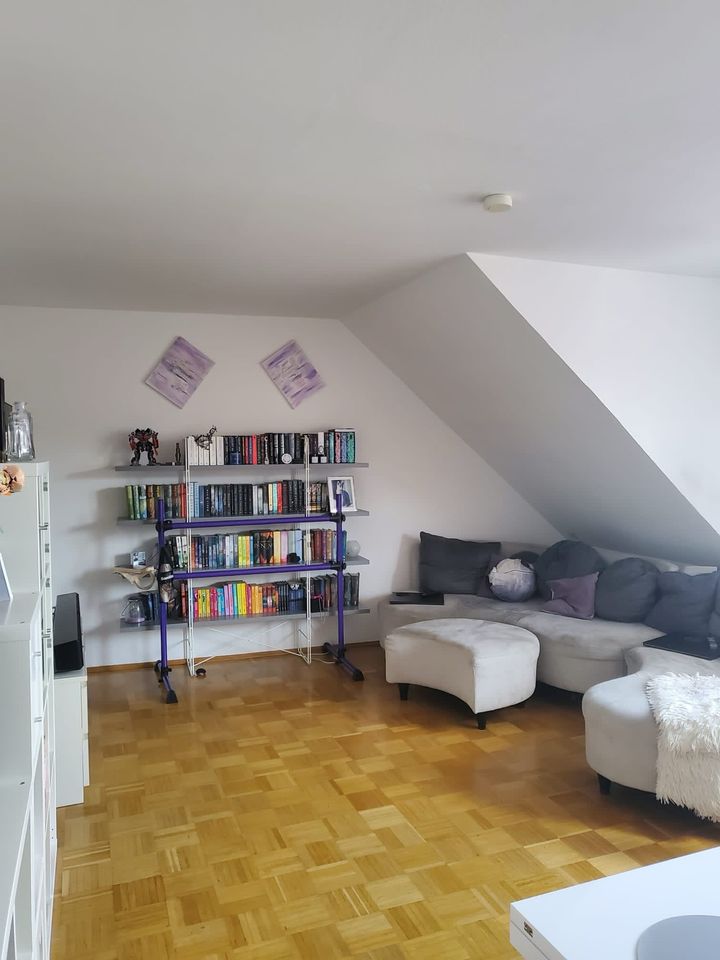 Schöne und helle 65 qm 3 Zimmer Wohnung mit Stellplatz in Duisburg