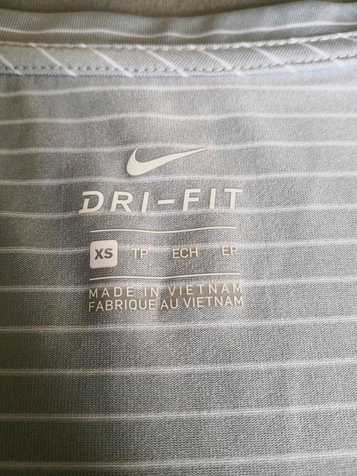 Nike Dri-FIT Damen-T-Shirt, Sportshirt, Gr. S + Leggings schwarz in Düsseldorf