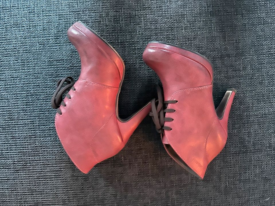 Schuhe mit Absatz in Rot, Gr. 37, ungetragen in Berlin
