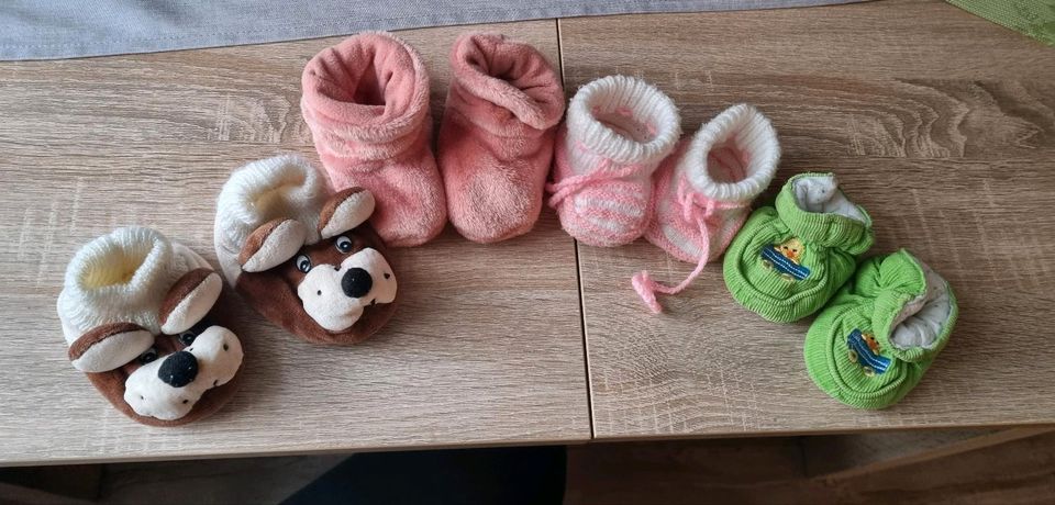 Babyschuhe verschiedene in Carinerland