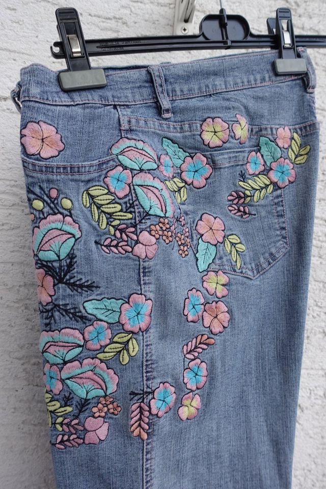 Da-Jeans mit Blumen-Design, Gr.40-42 in Alfter