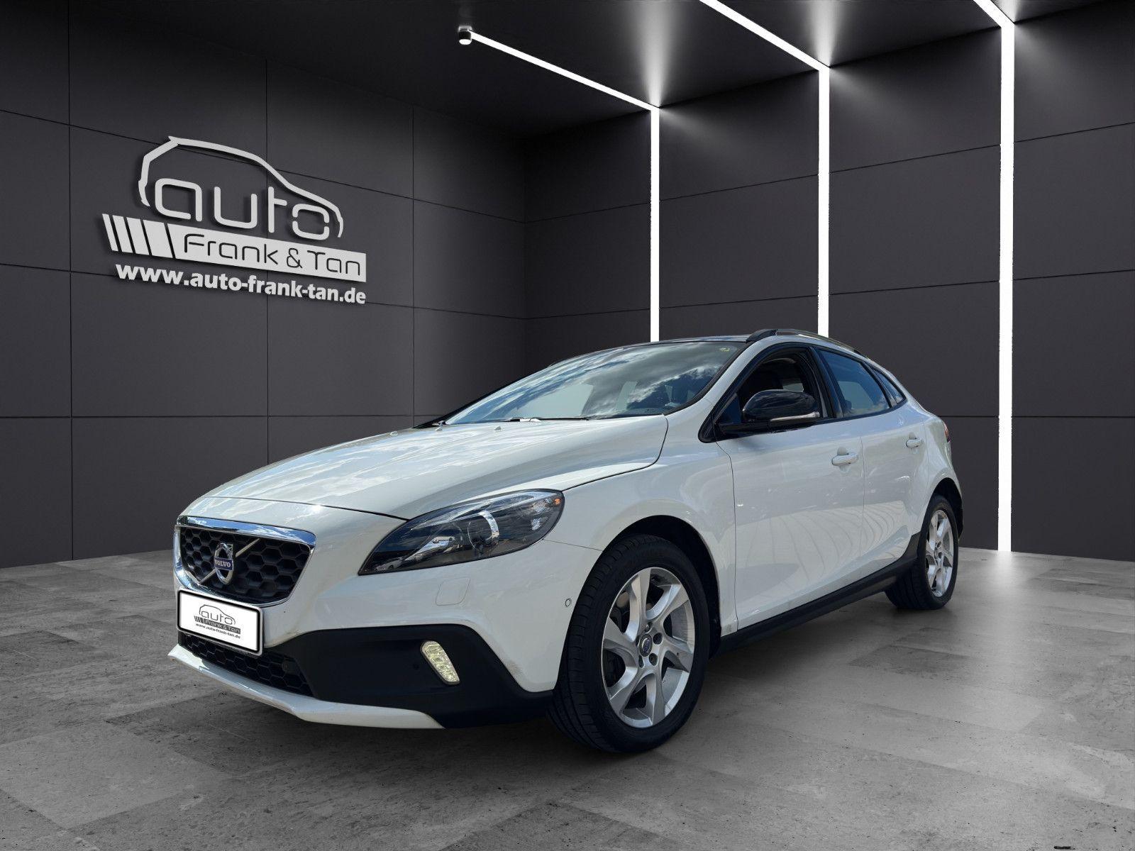 Abbildung des Autos Volvo V40 Cross Country&…