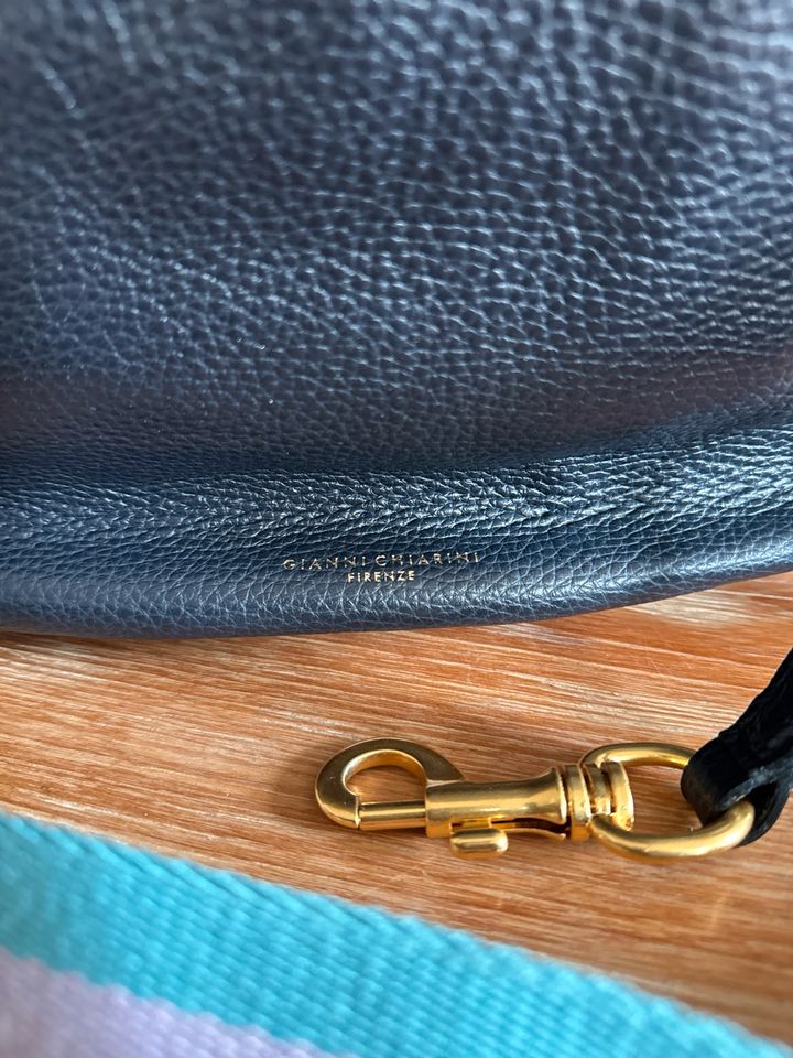 Gianni Chiarini Handtasche dunkelblau in Flensburg