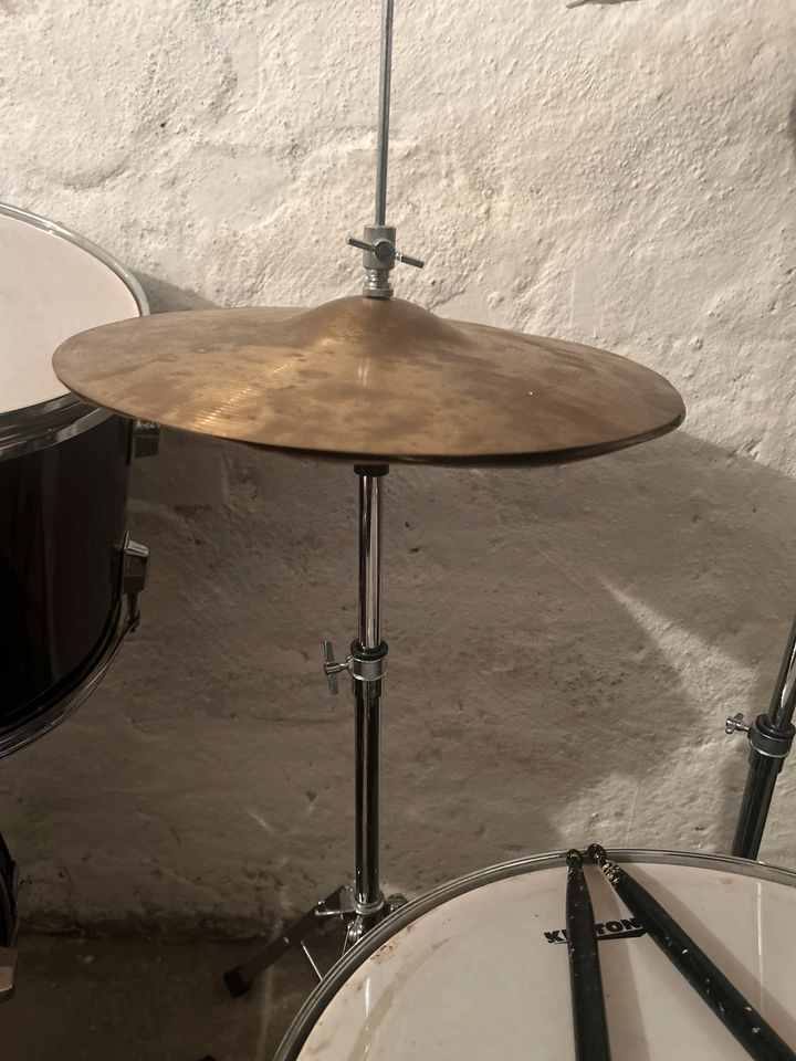 Schlagzeug komplett Hocker Keytone Becken Drums in Meerane