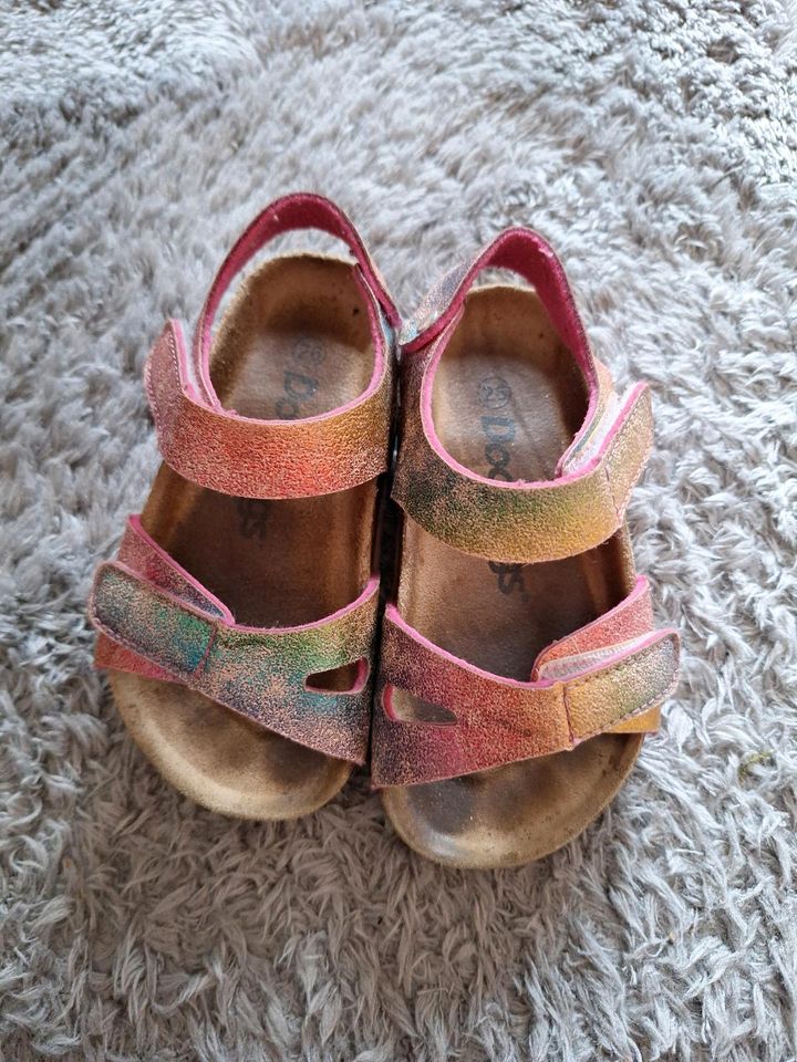 Sandalen für  Kleinkindalter Regenbogenfarben in Berlin
