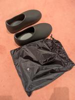 yeezy sl-01 schwarz Größe 10 Bayern - Fürth Vorschau