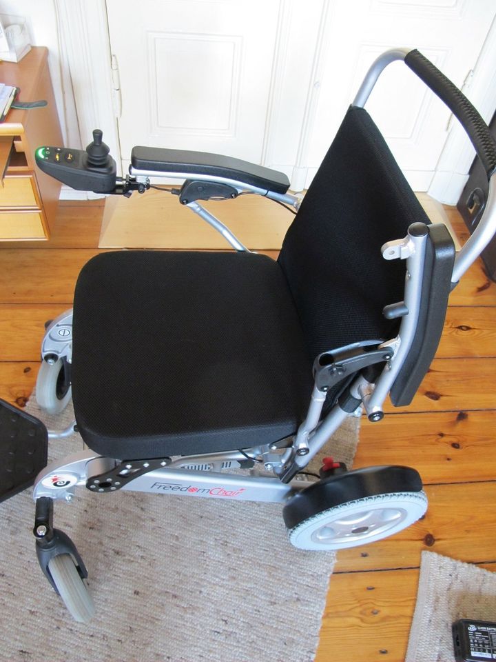 Faltbarer Elektrorollstuhl Freedom Chair A08L in Berlin