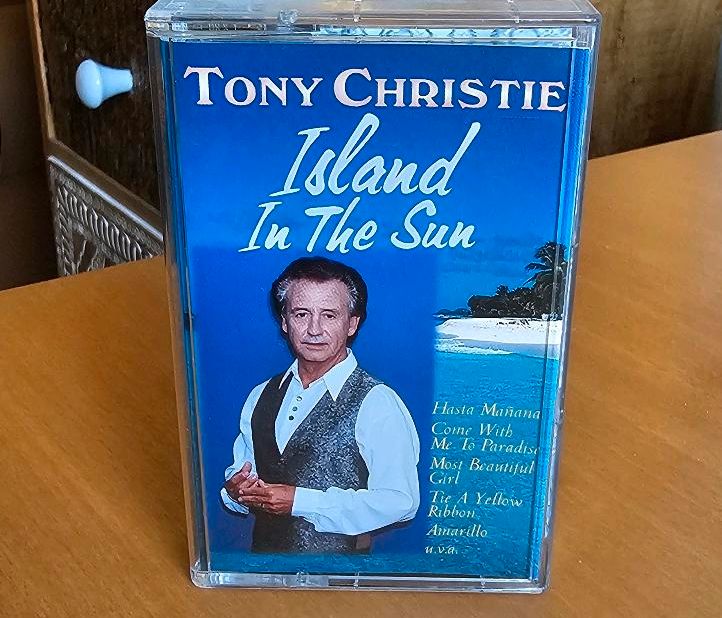 Musik Kassette Tony Christie - Island in the sun in Lübeck