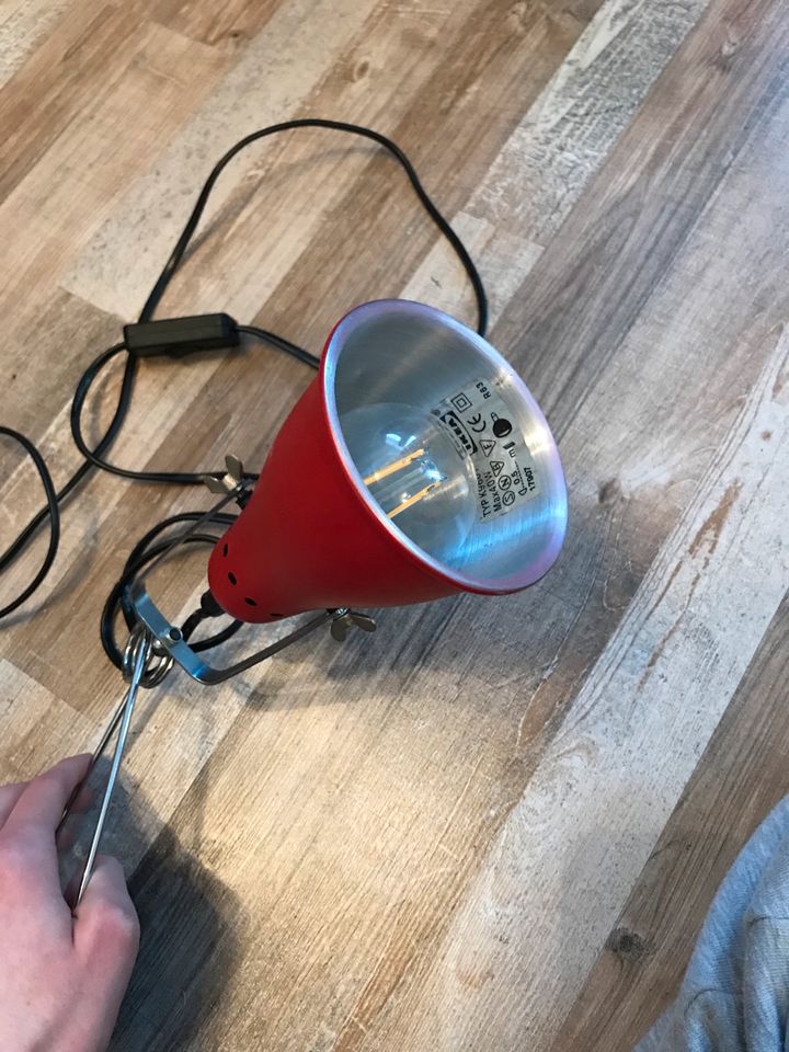 Lampe Ikea rot mit Klemme und Schalter in Aachen