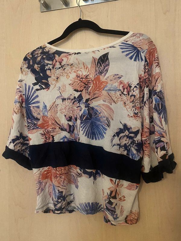 Zara cropped T-shirt mit Floral-Print in Erlangen