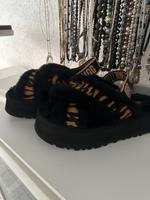 Uggs Sandalen Plateau 38 Fell Baden-Württemberg - Gottmadingen Vorschau