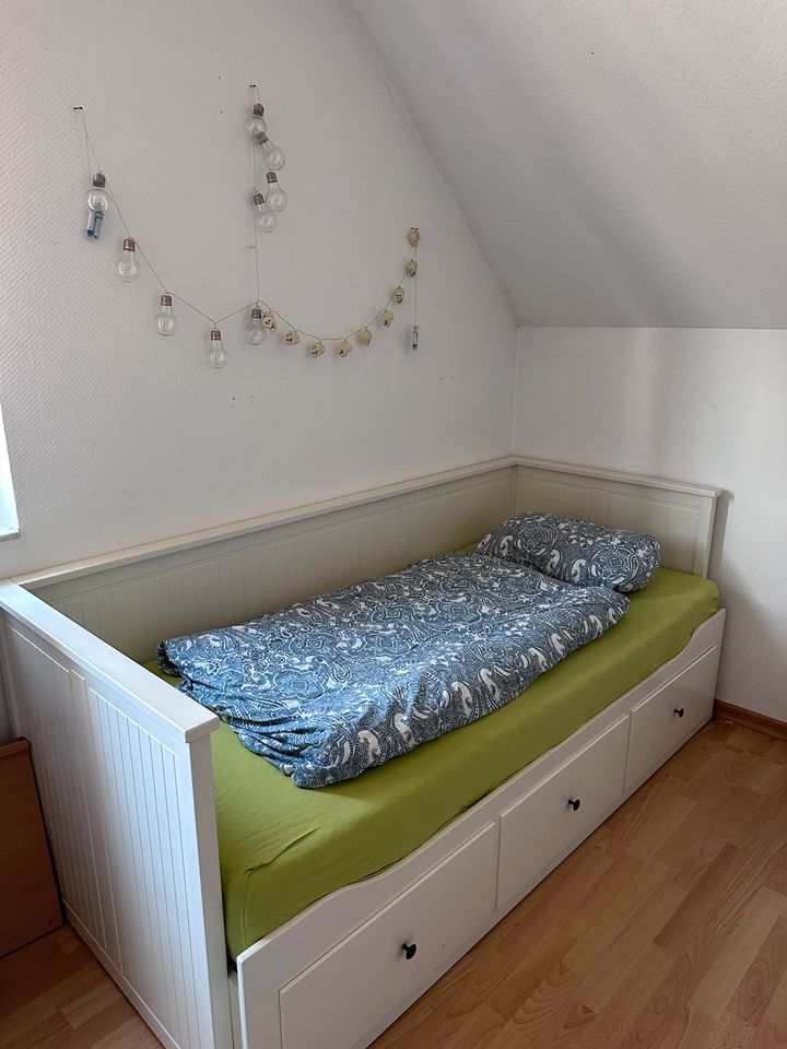 Hemnes Bett + Matratze und Zubehör 80x200cm ab 22.05 in Kerpen