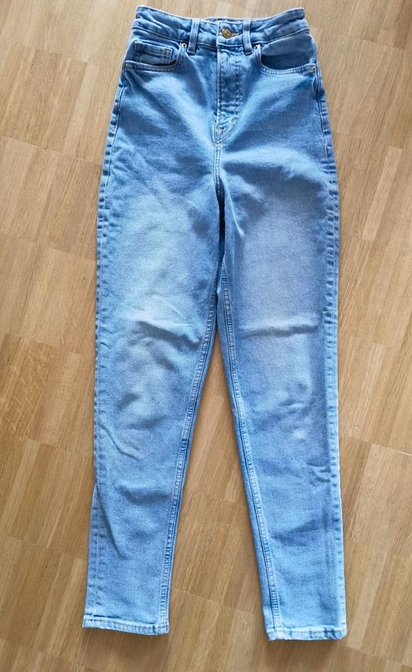 H&M Jeans High Waist Gr. 34 (eher 32) oder Gr. 170 in Fürth