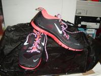 Nike Damen Free 5.0 TR Fit 4 in der Gr.42 in schwarz Köln - Rath-Heumar Vorschau