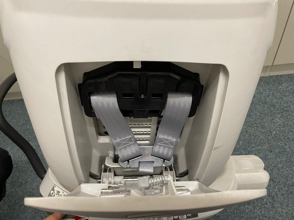 Britax Römer Dualfix BR Kindersitz - 360º drehbar - ISOFIX in Heilbronn