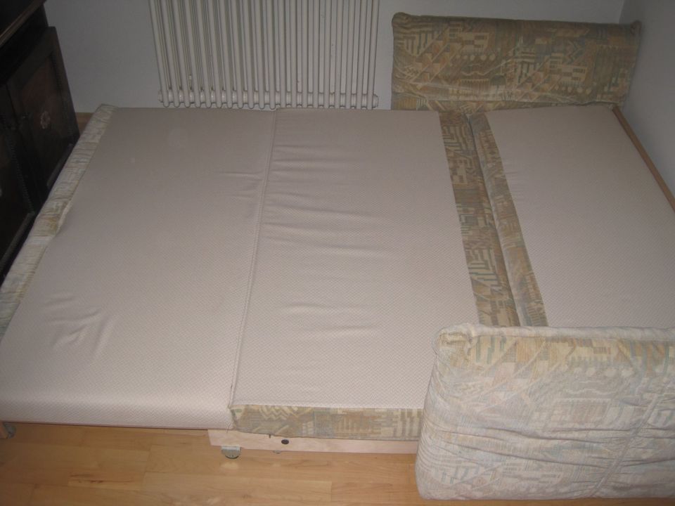 Schlafcouch ausziehbar Liegefläche 200x160cm in Halfing