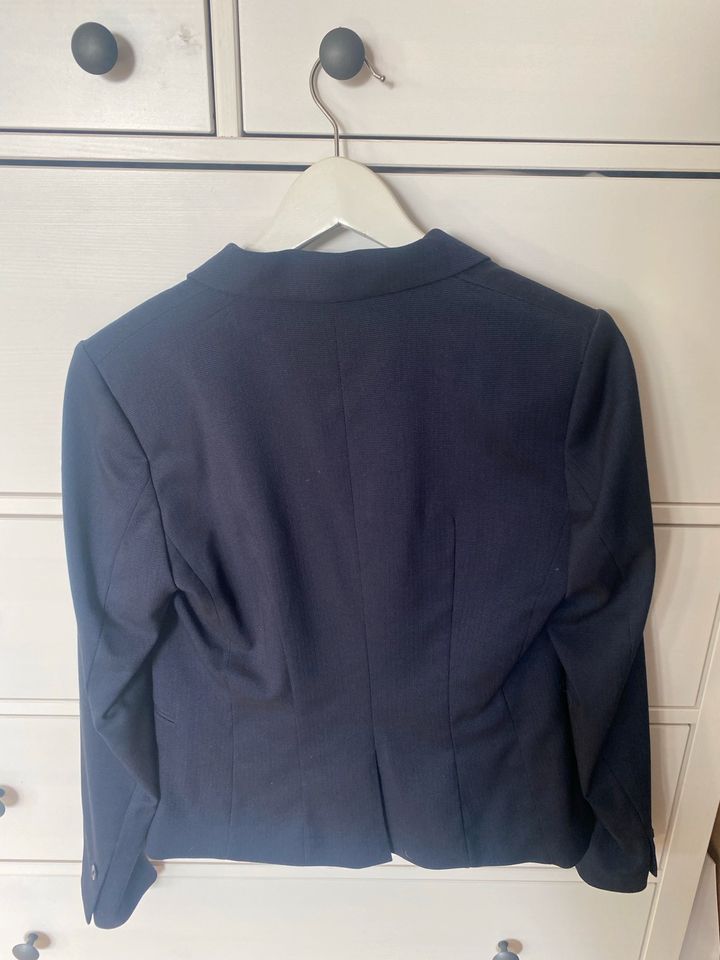 ❤️ taillierter Blazer H&M ❤️ in Staufenberg