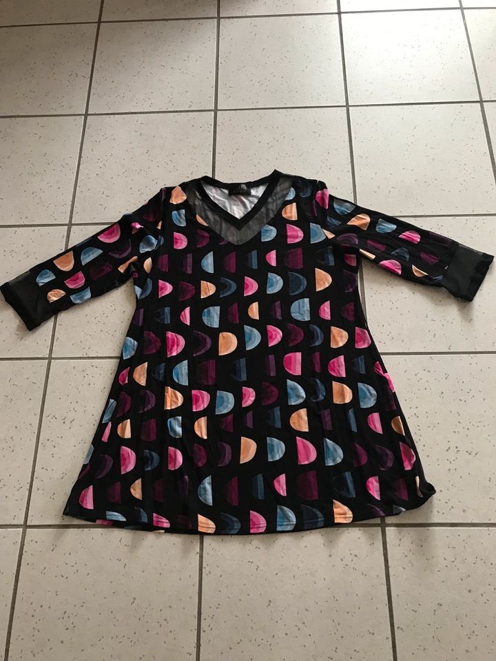 Shirt/Tunika schwarz/bunt/ pink in Jettingen