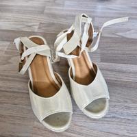 lascana Sandale beige 9 cm Absatz Hessen - Ortenberg Vorschau