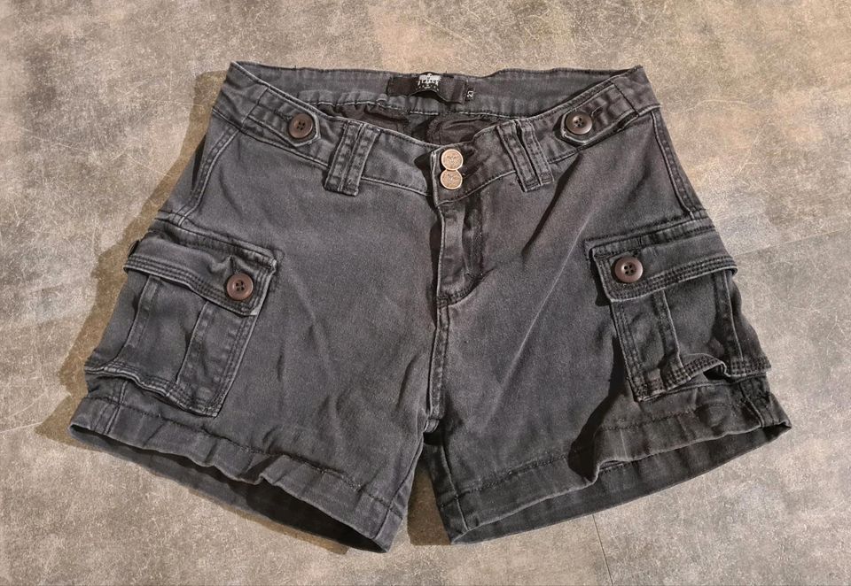 EMP kurze Shorts Gr. 27 in Illertissen